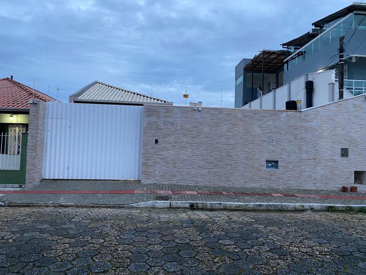 Casa no centro de Balneário Camboriú Vila Exterior foto